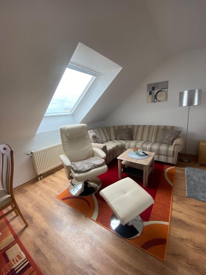 Dachgeschoss Apartment Mit Ausblick Halle  Bagian luar foto